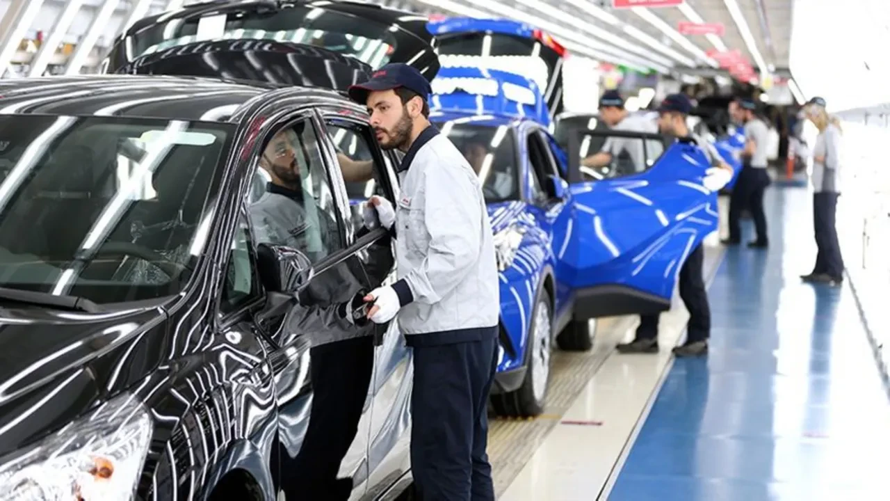 Şubat ayında en çok trafiğe kaydı yapılan otomobiller belli oldu: Zirvedeki marka yine yerini kaptırmadı