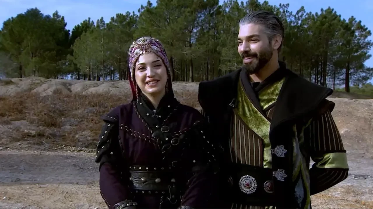 Şükrü Özyıldız ve Cemre Gümeli birlikteliği belgelendi! Dizi aşkı resmen gerçek oldu