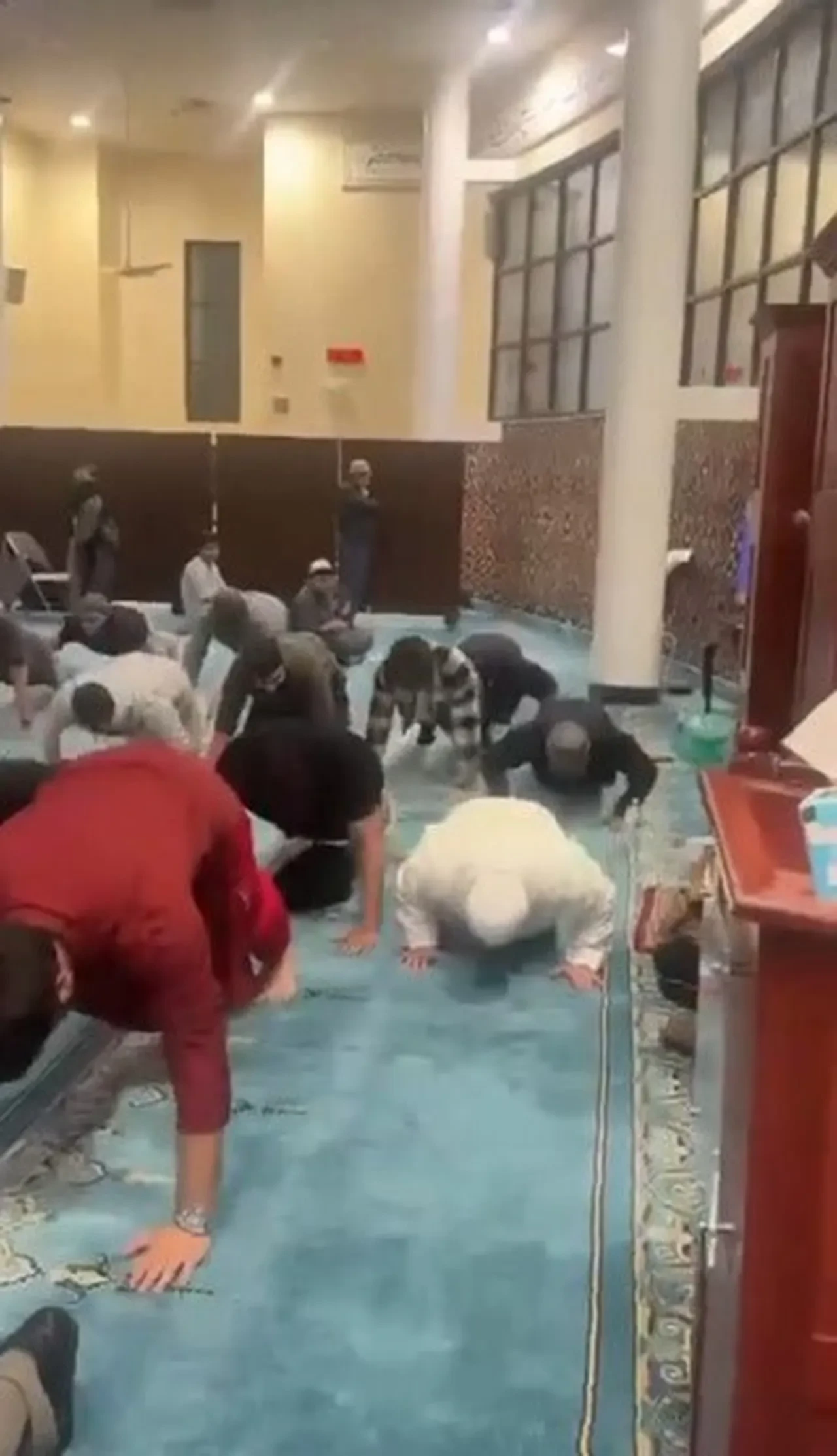 ABD’de yaşayan Trabzonlu hocadan ilginç uygulama: Teravih namazı sonrası cemaate 61 şınav çektiriyor