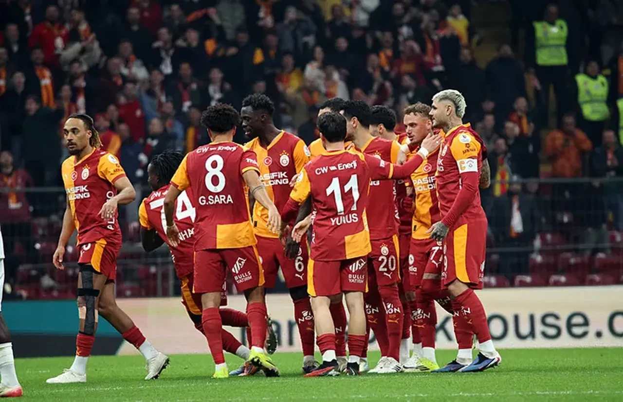 Anfield'da dev randevu: Galatasaray Liverpool karşısında tur peşinde, Premier Lig devleri Barış Alper için tribünde!