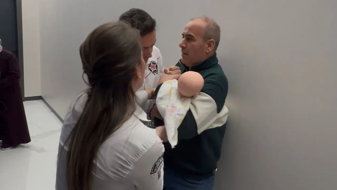 Bebek kaçırma tatbikatı gerçeği aratmadı! Hasta ve yakınları gerçek sandı