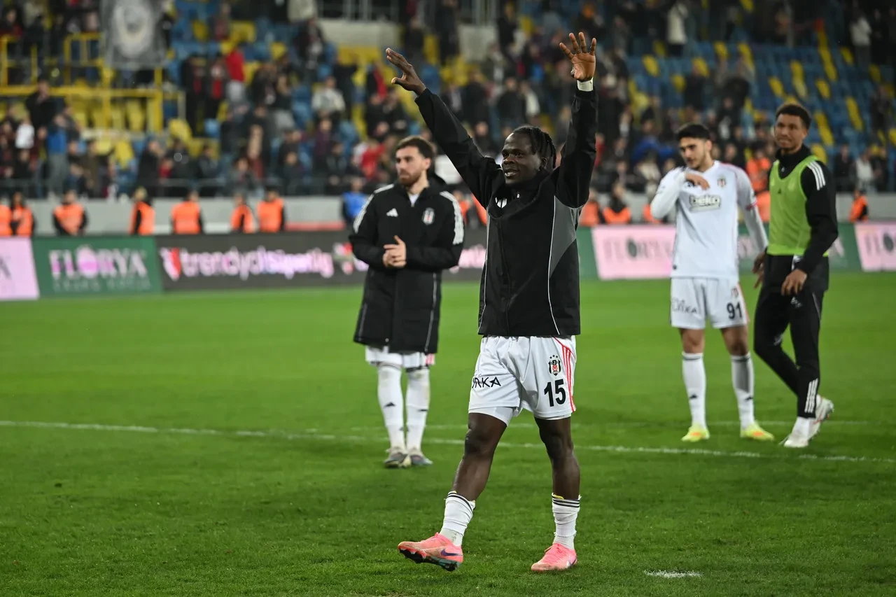 Beşiktaş'ta forvet hattına yeni golcü! Yıldız isim transferin fitilini ateşledi: 'Sezon sonu...'