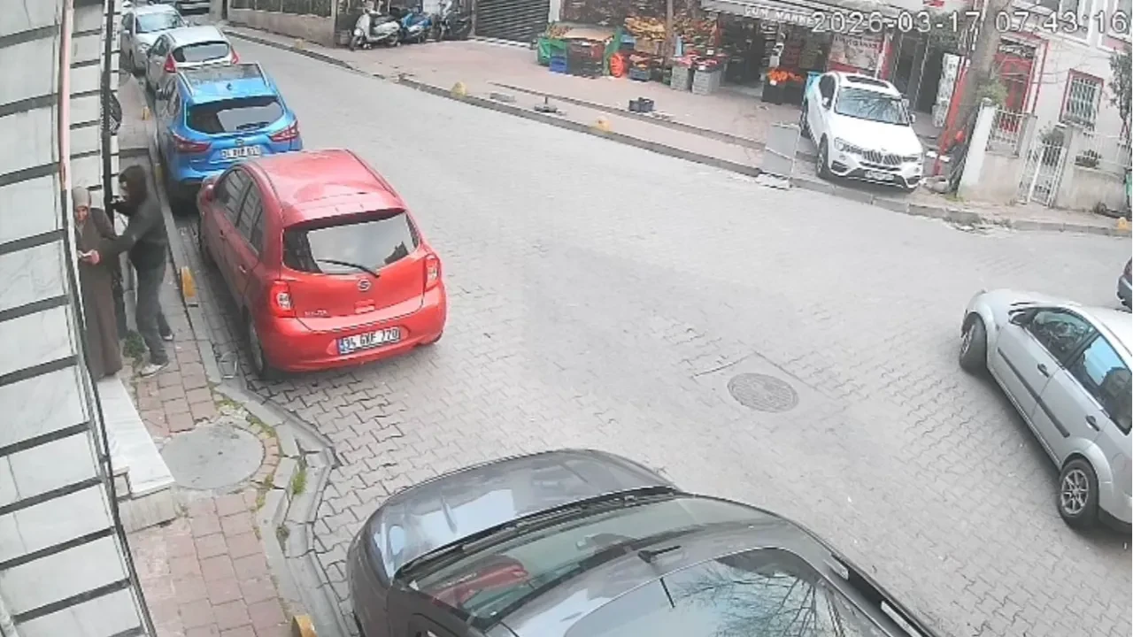 Bu kadarına da pes! Kapkaççı, güpegündüz kadının elinden telefonunu alıp kaçtı