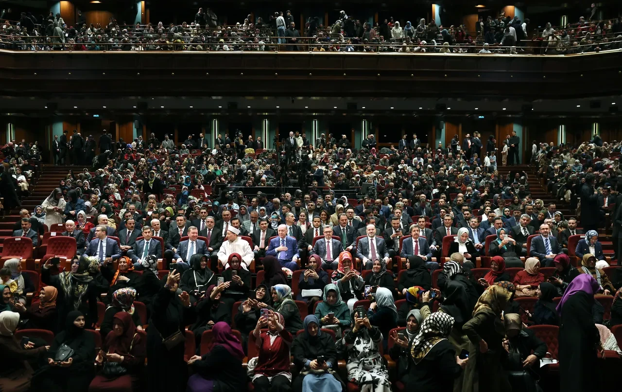 Cumhurbaşkanı Erdoğan'dan Kadir Gecesi mesajı: 'Karamsarlık girdabına düşmeyeceğiz'