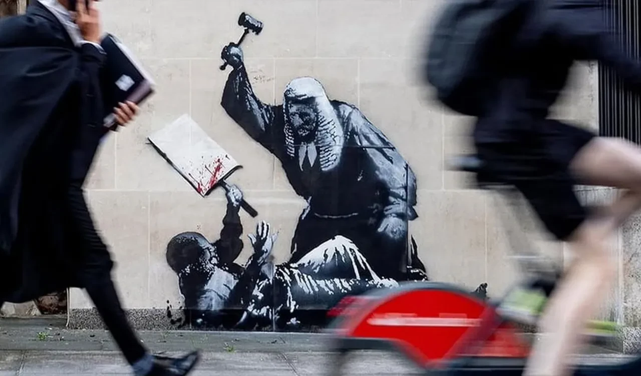 Dünyaca ünlü gizemli sokak sanatçısı ifşa oldu! Banksy’nin gerçek kimliği ortaya çıktı