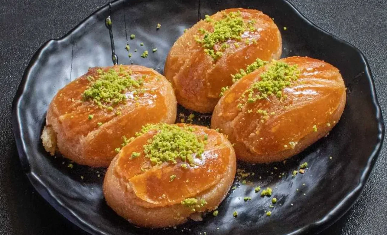 En pratik şerbetli bayram tatlısı: Ağızda kıyır kıyır dağılan şekerpare tarifi!