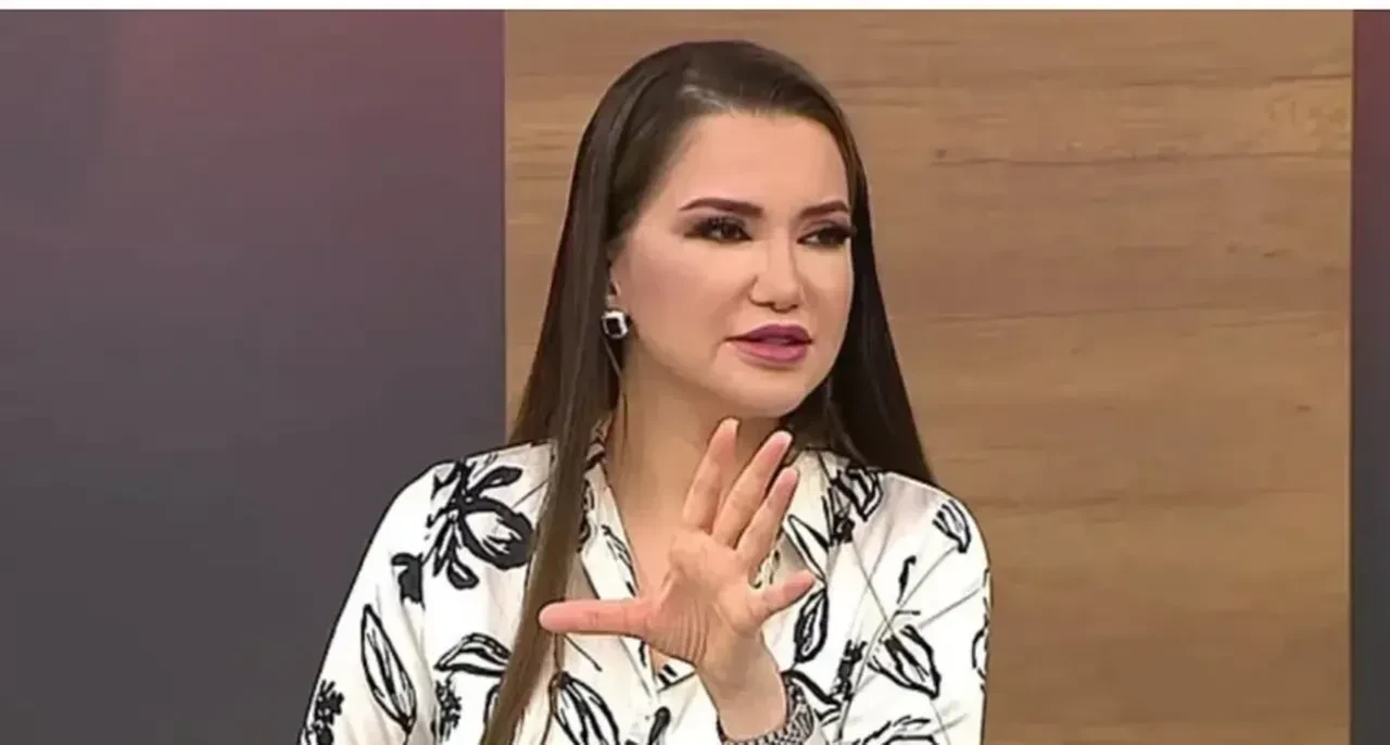 Esra Ezmeci başörtülü pozlarıyla çok konuşuldu! 