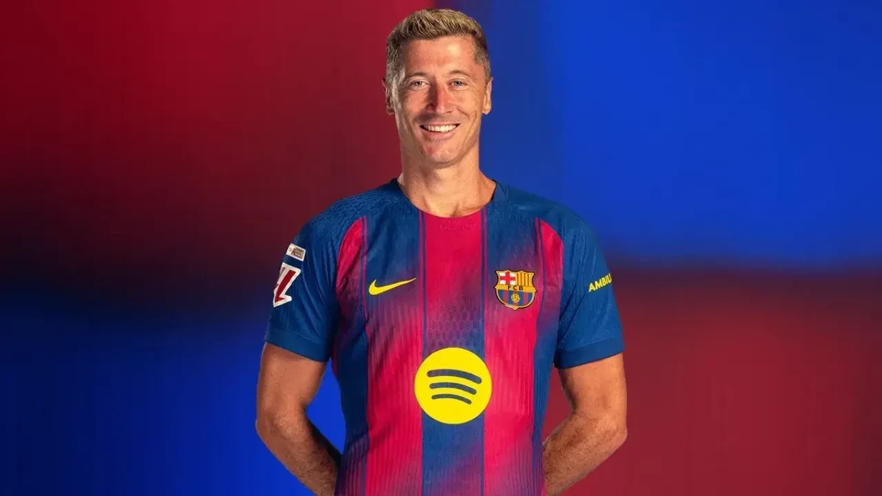 Fenerbahçe'nin de ilgilendiği Robert Lewandowski transferinde ters köşe: Resmi açıklama geldi!