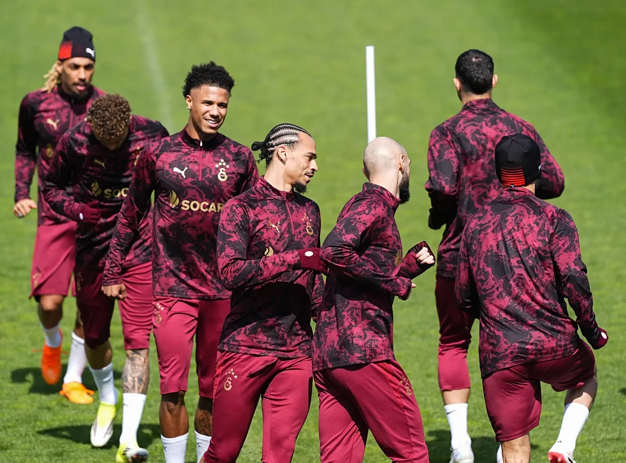 Galatasaray'ın Liverpool maçı kadrosu belli oldu! İşte İngiltere'ye götürülen isimler