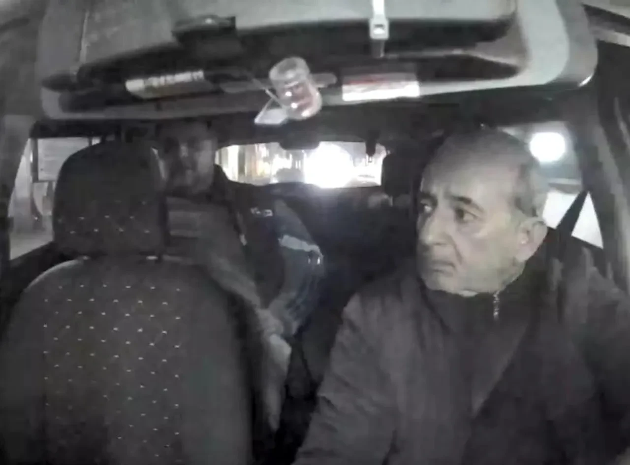 Görüntüler kan dondurdu! Taksiciyi başından vurdu, gasp ettiği araçta uyuşturucu kullandı