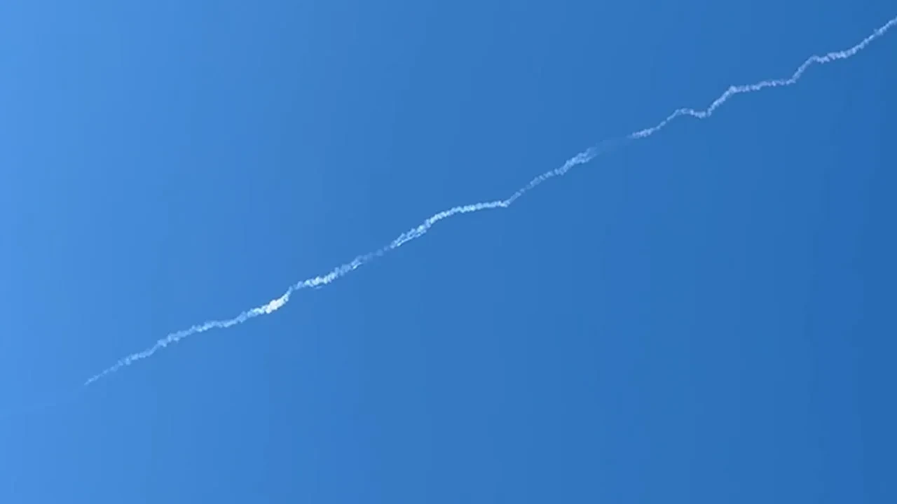 İran'ın peş peşe fırlattığı füzeler Ramallah semalarında görüntülendi