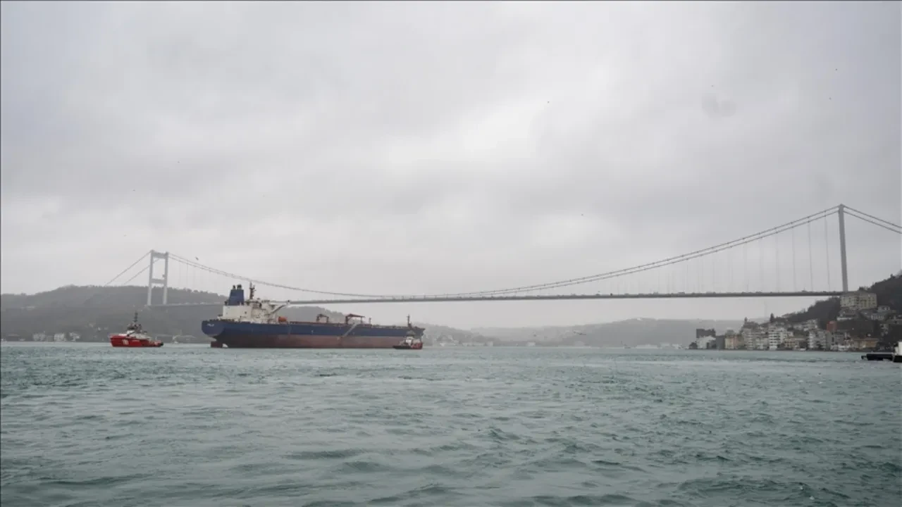 İstanbul Boğazı'nda gemi trafiği çift yönlü kapatıldı