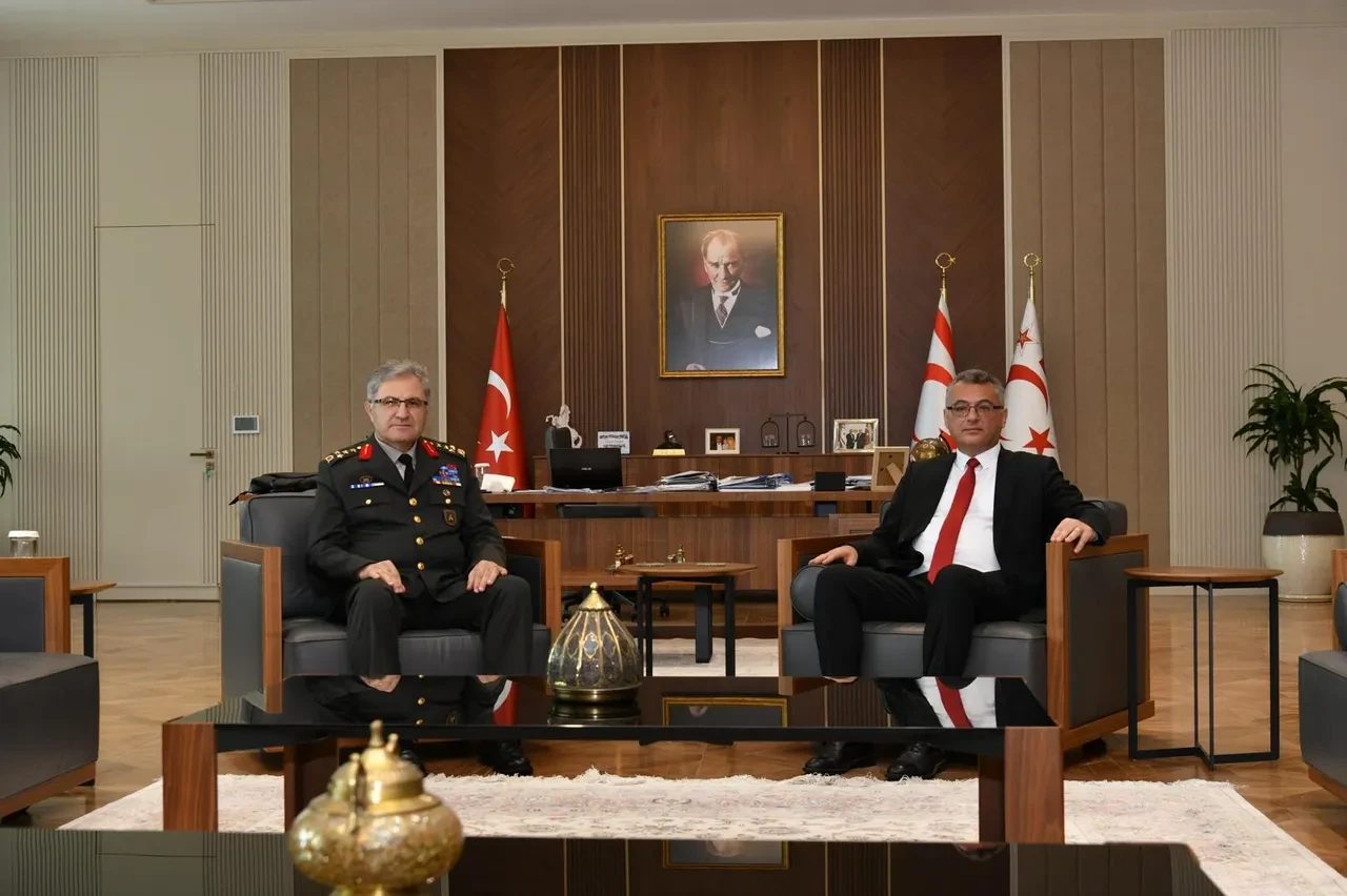 Kara Kuvvetleri Komutanı Metin Tokel KKTC'de birlikleri denetledi