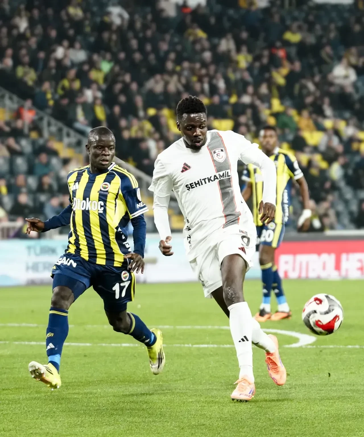 Önder Özen'den Fenerbahçe kadrosu için kritik tespit: "Son 1.5 ayda birçok futbolcu sordu!"