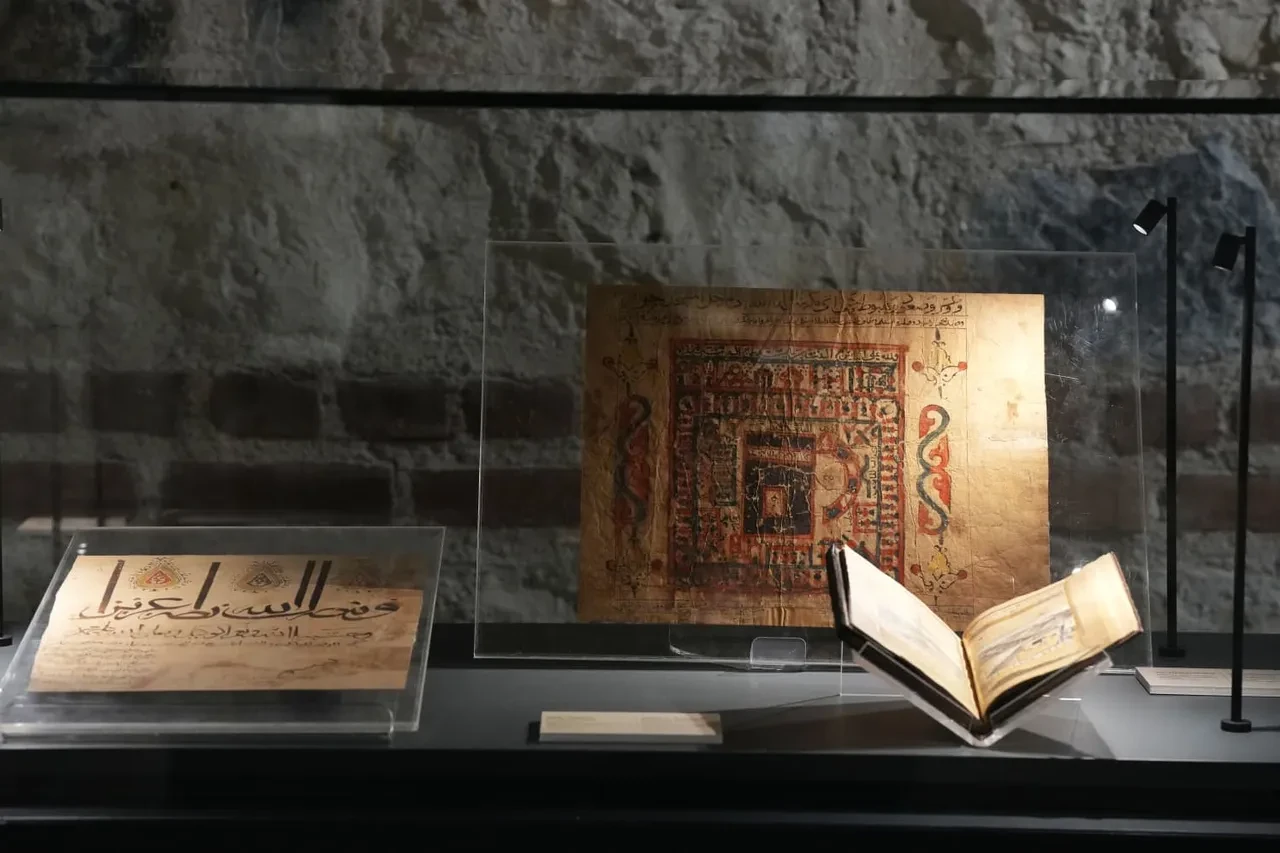 Osmanlı Sultanlarının kutsal emanet hürmeti gün yüzüne çıktı: İki İznik çinisi yıllar sonra yeniden Türkiye’de! 