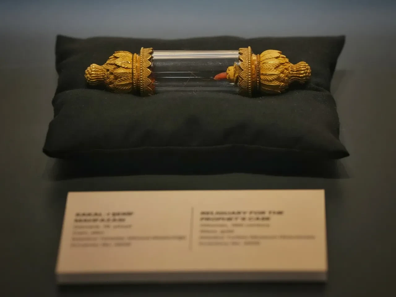 Osmanlı Sultanlarının kutsal emanet hürmeti gün yüzüne çıktı: İki İznik çinisi yıllar sonra yeniden Türkiye’de! 