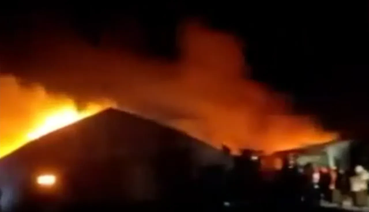 Pakistan Afganistan'da hastaneyi vurdu: En az 400 ölü