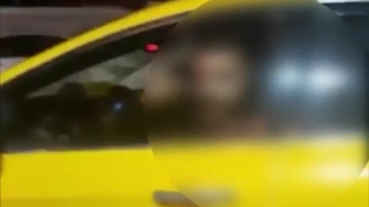 Taksici, taksicinin önünü kesti, tehditler savurdu! Korku dolu anlar kamerada