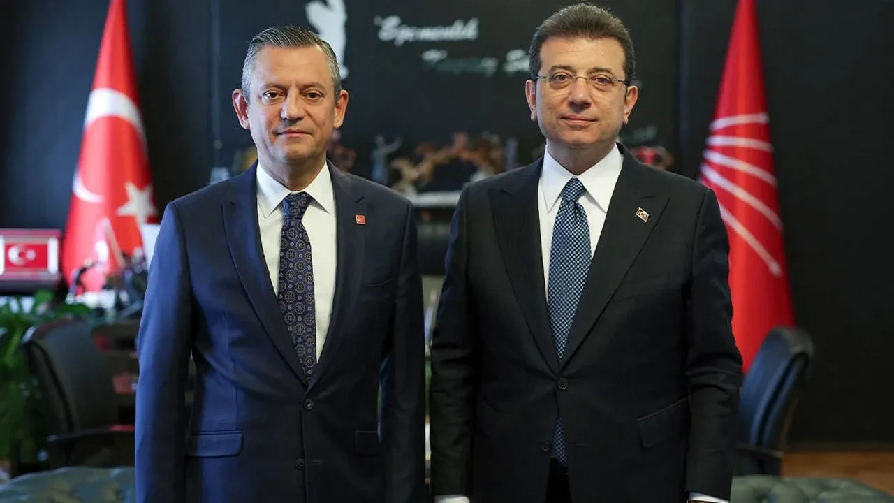 AK Parti'li Eyyüp Kadir İnan'dan Özgür Özel'e sert sözler: İmamoğlu'nun sevimli şempanzesi