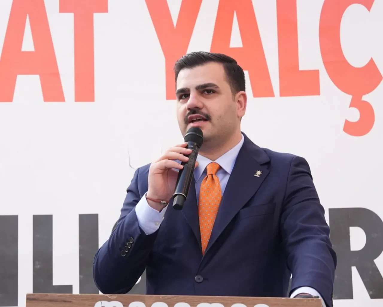 AK Parti'li Eyyüp Kadir İnan'dan Özgür Özel'e sert sözler: İmamoğlu'nun sevimli şempanzesi