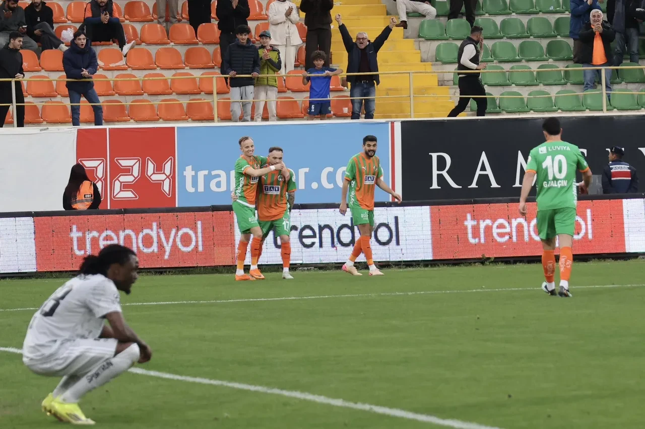 Alanyaspor galibiyet hasretini Kocaelispor maçıyla bitirdi: Akdeniz'de farklı skor!