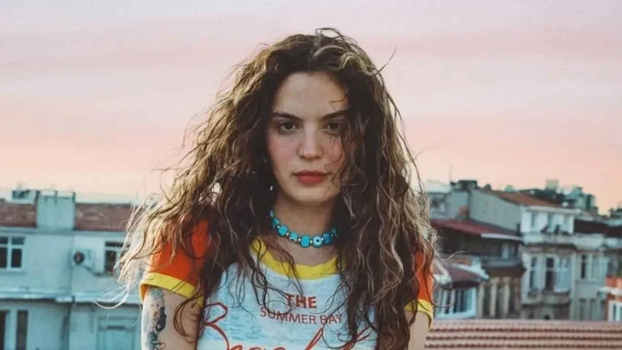 Aslı Bekiroğlu hastane odasından seslendi: Ben hayatım için savaşıyorum, telefonuma kod geliyor