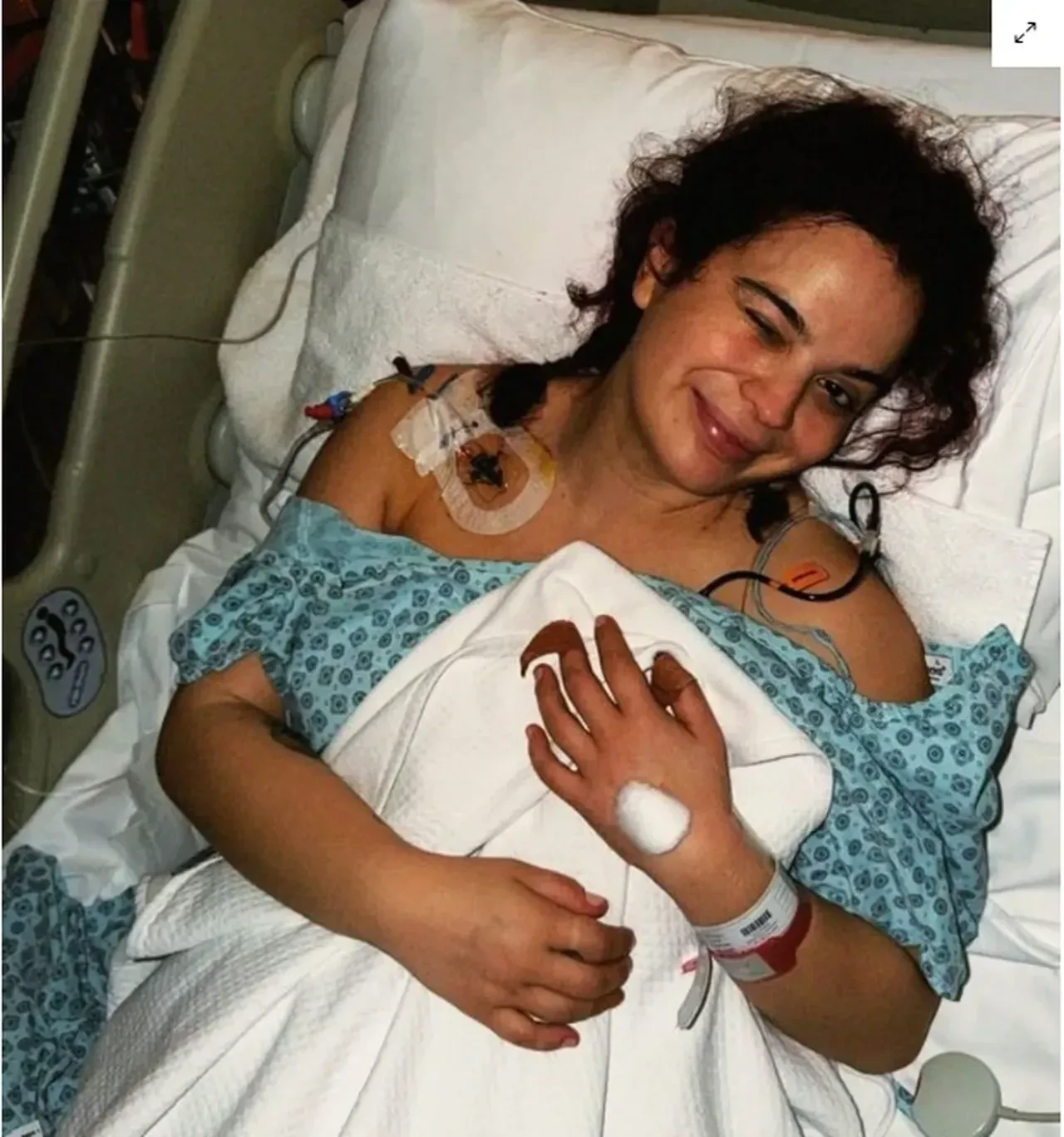 Aslı Bekiroğlu hastane odasından seslendi: Ben hayatım için savaşıyorum, telefonuma kod geliyor