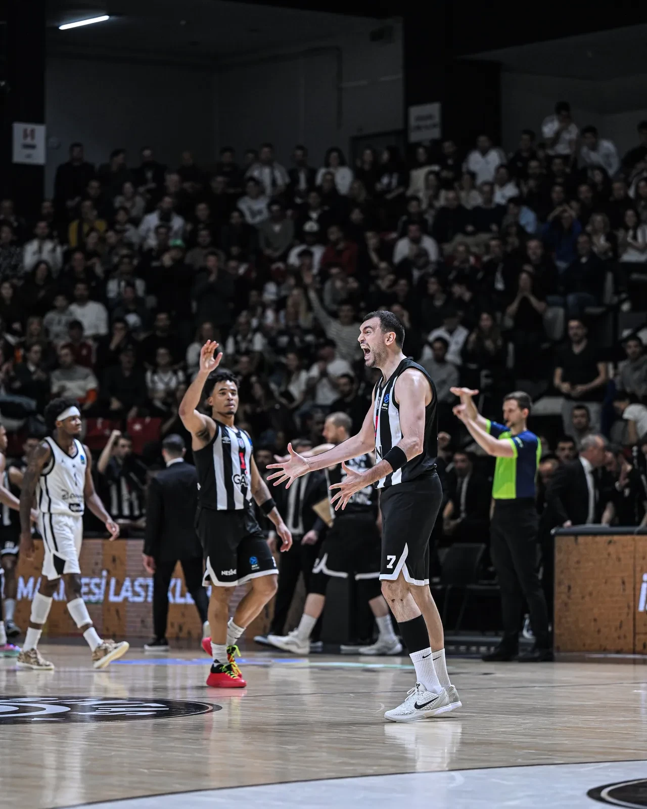 Beşiktaş Gain EuroCup'ta yarı finalde: İki Türk takımı tek kupa!
