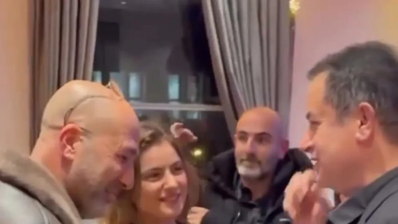 Bilal Erdoğan'ın düzenlediği iftara ünlüler akın etti! Taşacak Bu Deniz’in Ava Yaman’ı doğal güzelliği ile geceye damga vurdu