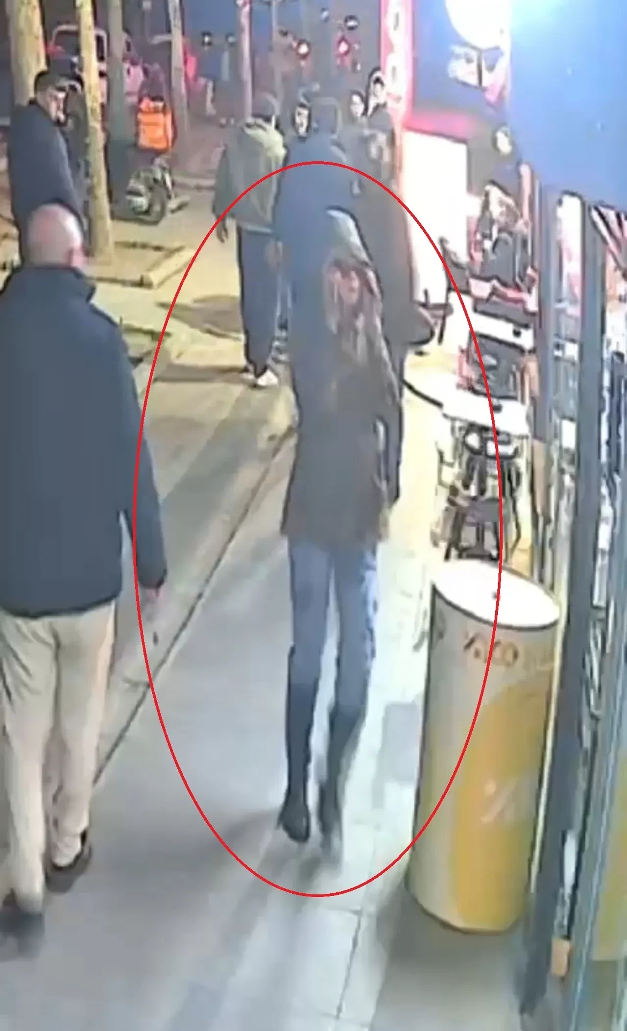 Bursa’da pes dedirten olay: Motosikletiyle kaza yaptı, tekel bayiine girip alkol aldı, çıkışta yardım edenlere saldırdı