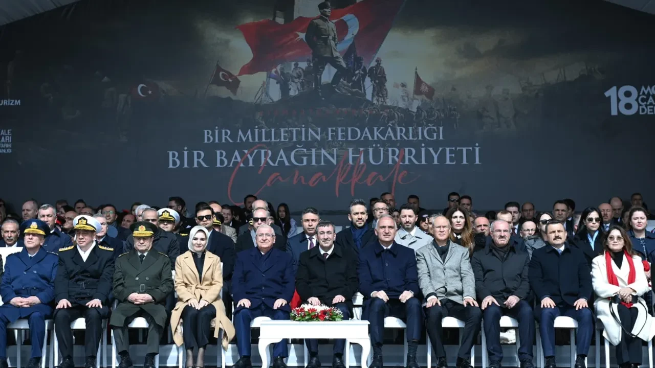 Çanakkale Destanı 111 yıl sonra aynı ruhla anıldı! Devlet zirvesi Şehitler Abidesi’nde buluştu