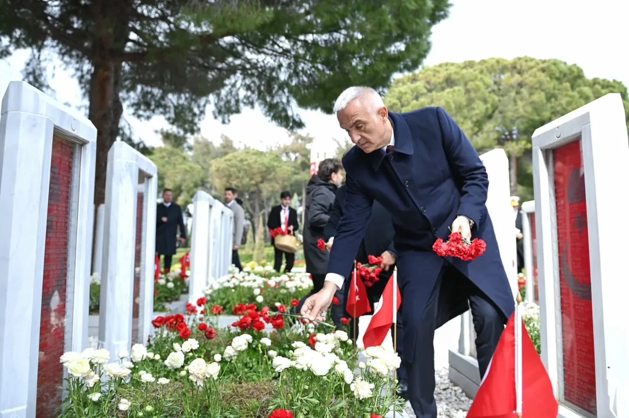 Çanakkale Destanı 111 yıl sonra aynı ruhla anıldı! Devlet zirvesi Şehitler Abidesi’nde buluştu