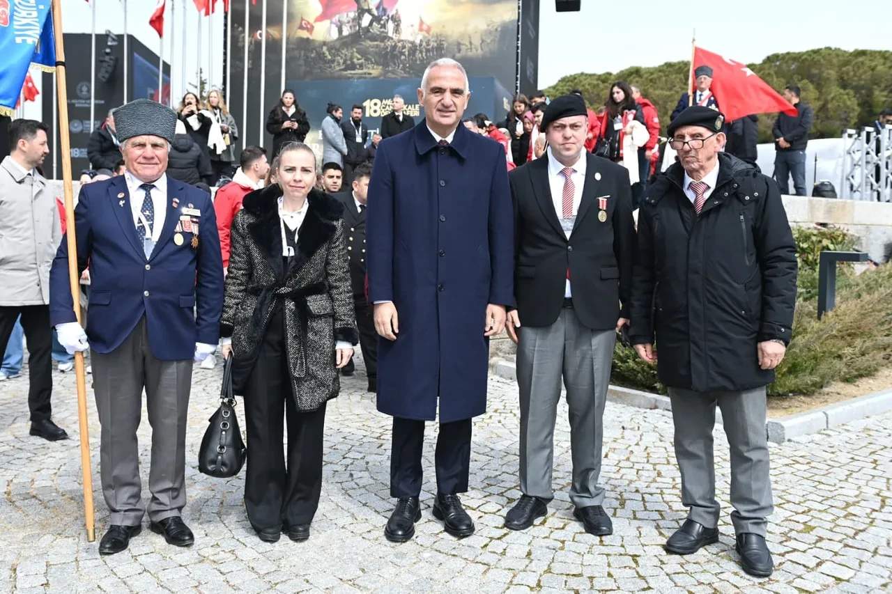 Çanakkale Destanı 111 yıl sonra aynı ruhla anıldı! Devlet zirvesi Şehitler Abidesi’nde buluştu