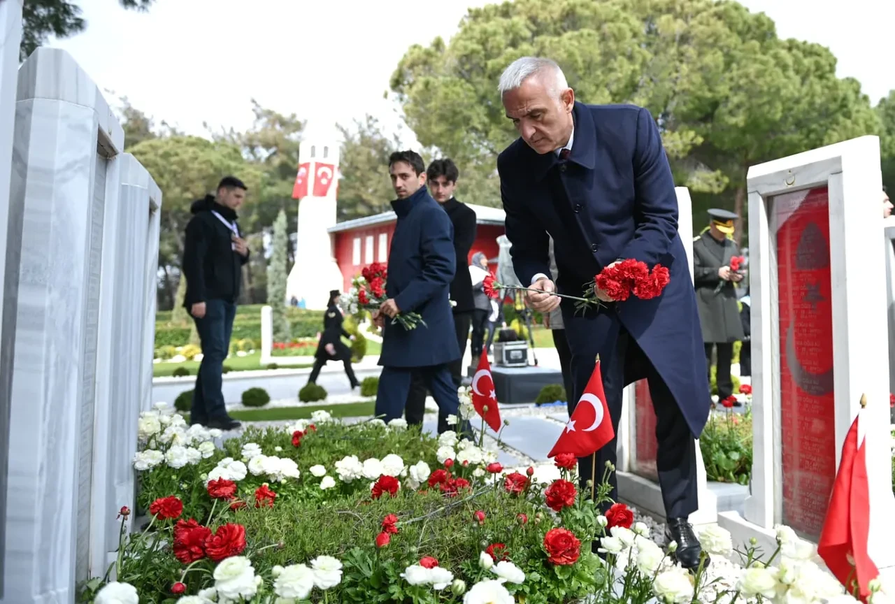 Çanakkale Destanı 111 yıl sonra aynı ruhla anıldı! Devlet zirvesi Şehitler Abidesi’nde buluştu