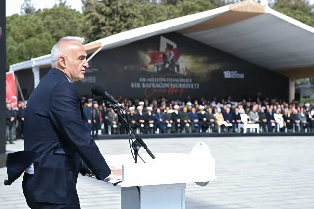 Çanakkale Destanı 111 yıl sonra aynı ruhla anıldı! Devlet zirvesi Şehitler Abidesi’nde buluştu