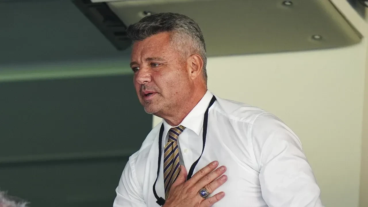 Fenerbahçe'de ayrılık resmen açıklandı: Prim iddiaları sonrasında yönetimden net yaptırım!