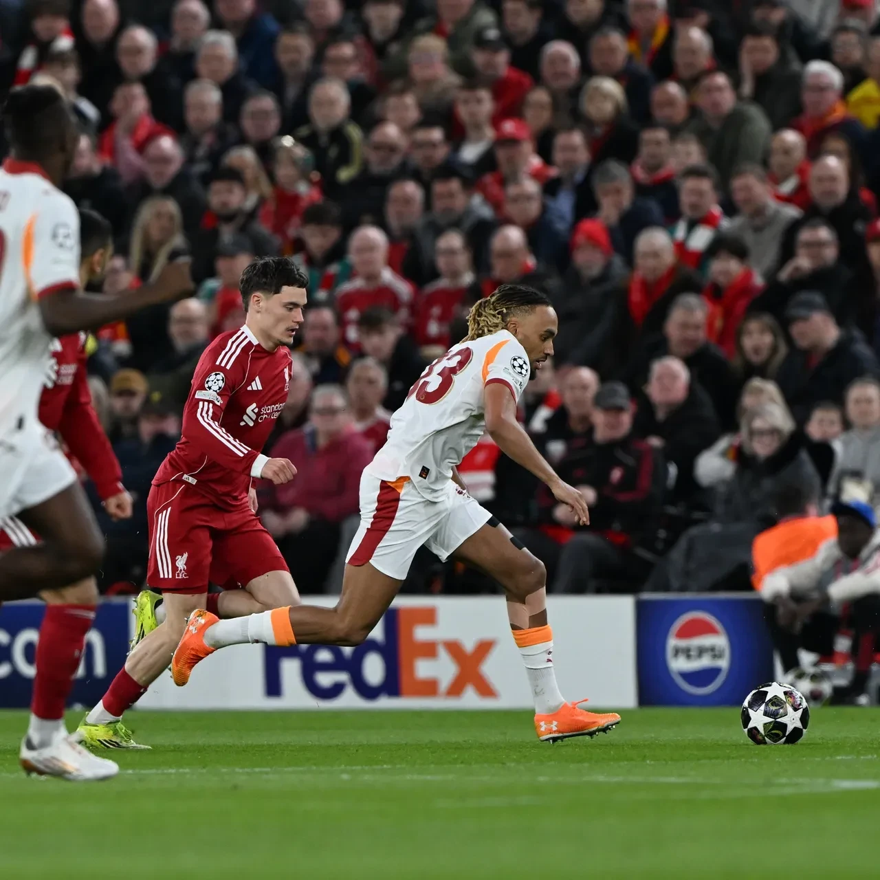 Galatasaray Liverpool deplasmanında Şampiyonlar Ligi'ne veda etti!