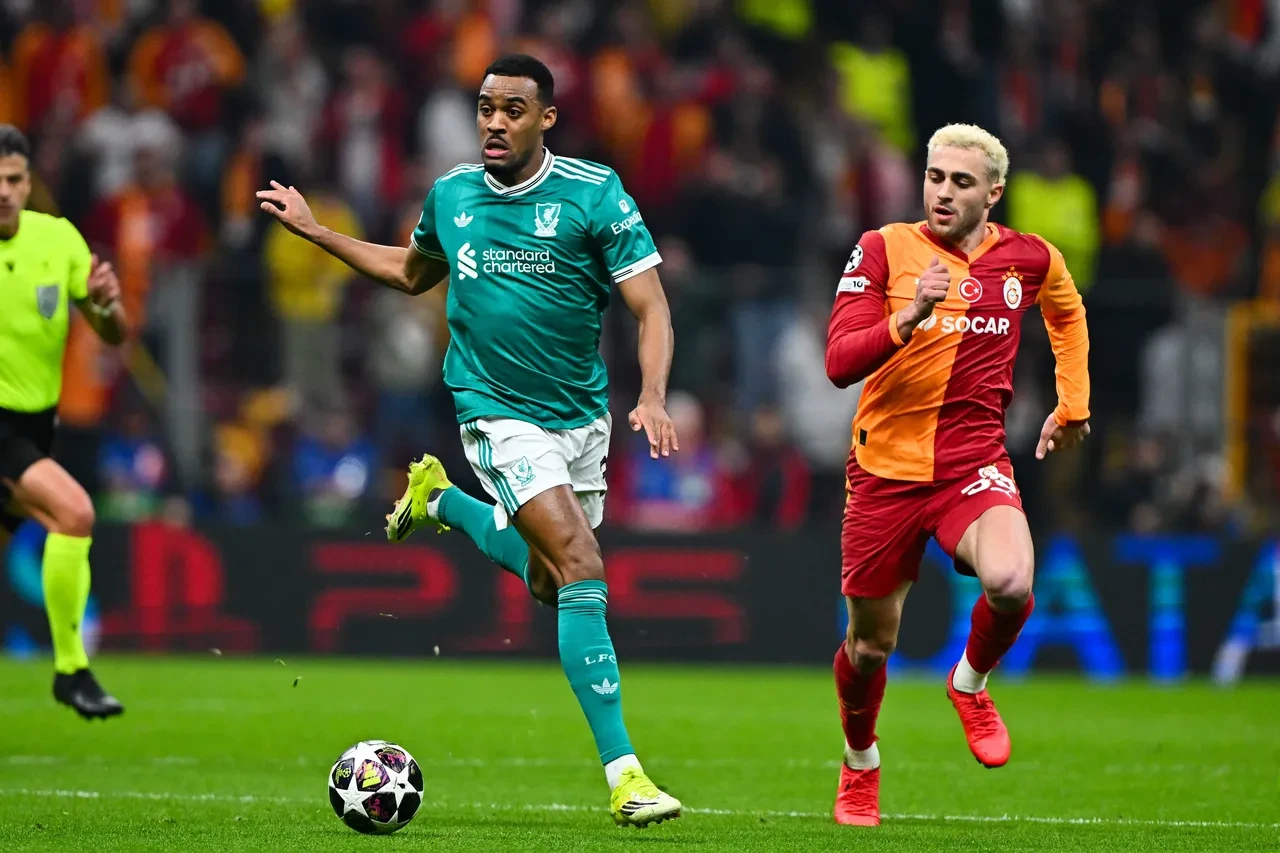 Galatasaray Liverpool karşısında tur için sahada, dünya devleri ise tribünde: 4 yıldız isim yakın takipte!