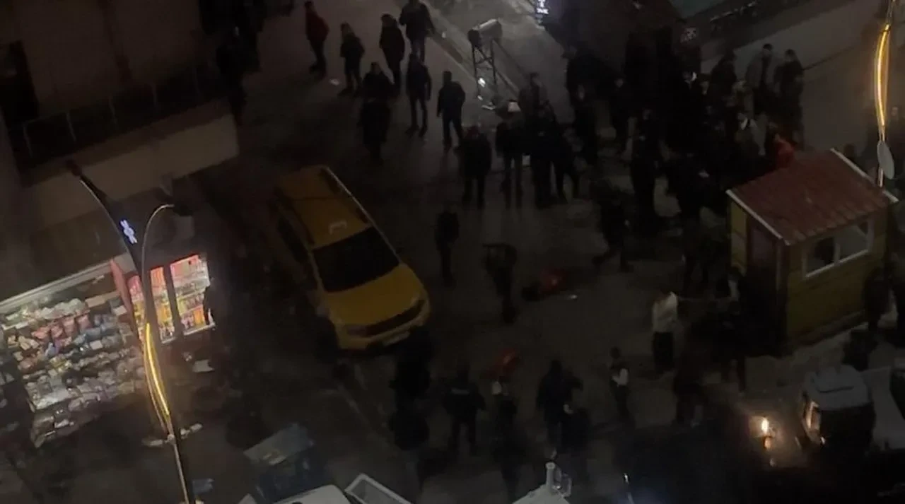 Hakkari'de ortalık savaş alanına döndü! 1'i polis 2 kişi yaralandı  