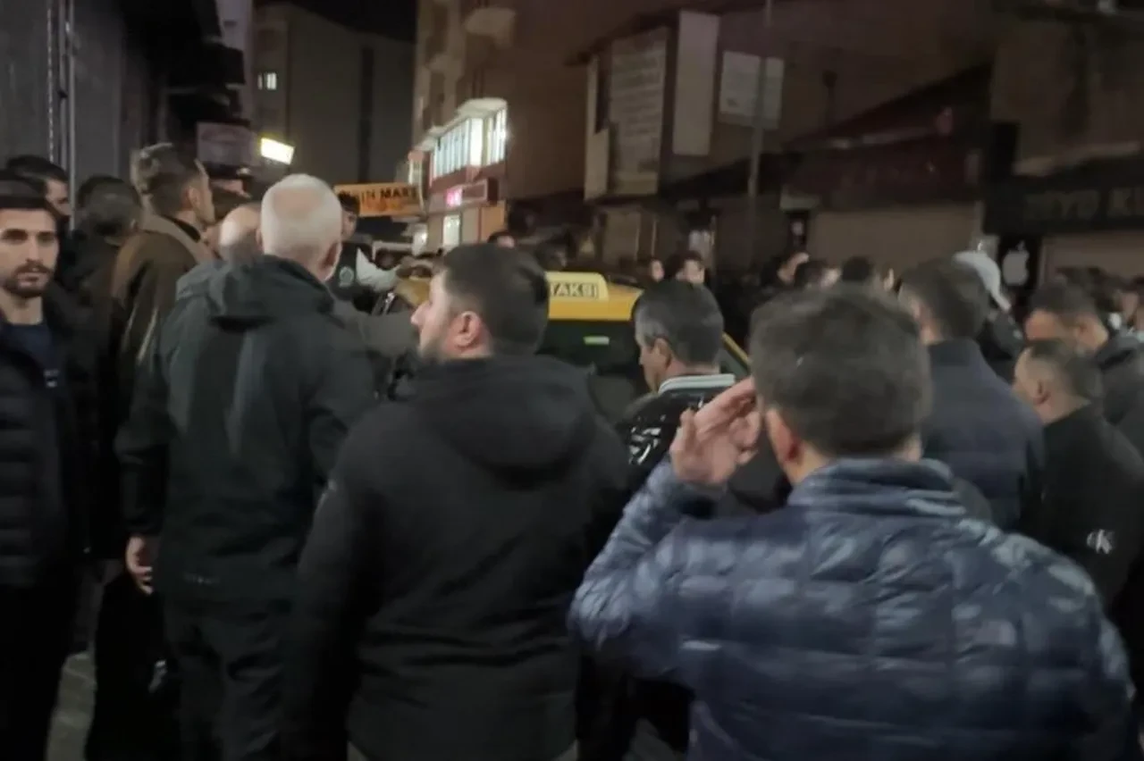 Hakkari'de ortalık savaş alanına döndü! 1'i polis 2 kişi yaralandı  