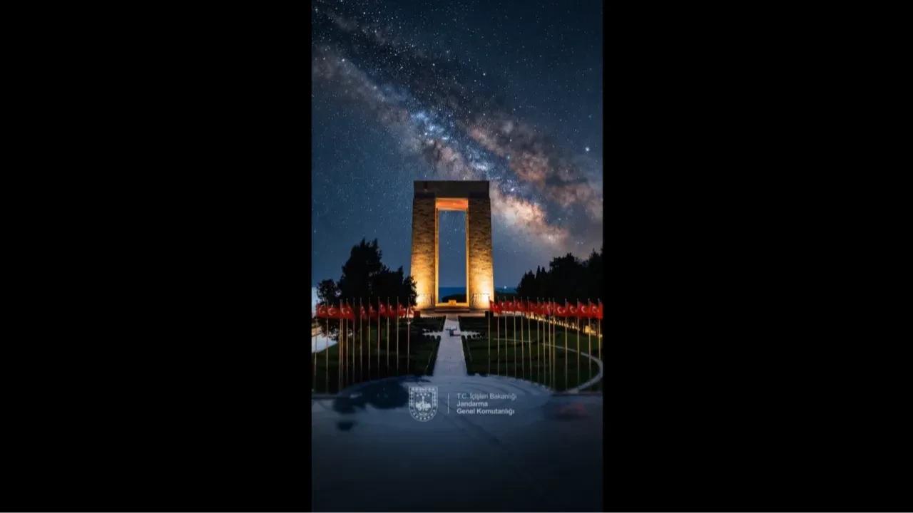Jandarma’dan 18 Mart mesajı: 'Bir hilal uğruna, ya Rab, ne güneşler batıyor!'