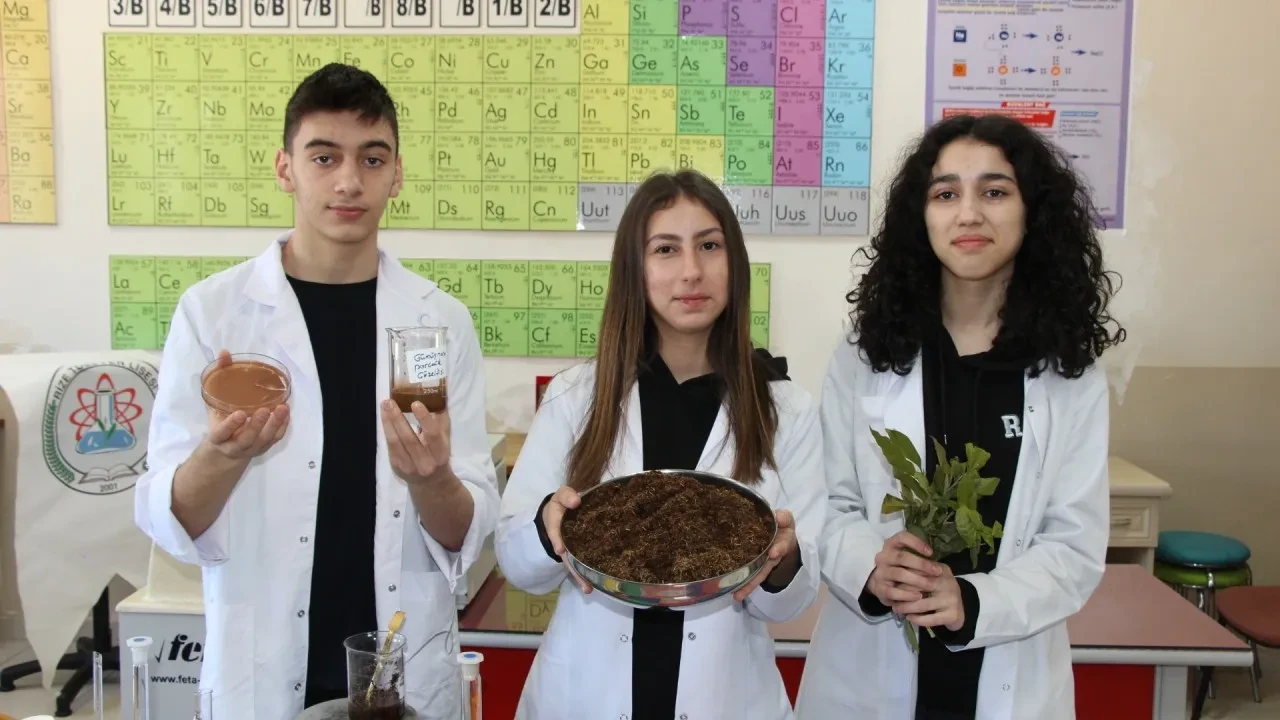 Lise öğrencileri, çay atığıyla yüzde 100'e yakın korumalı antibakteriyel kaplama geliştirildi