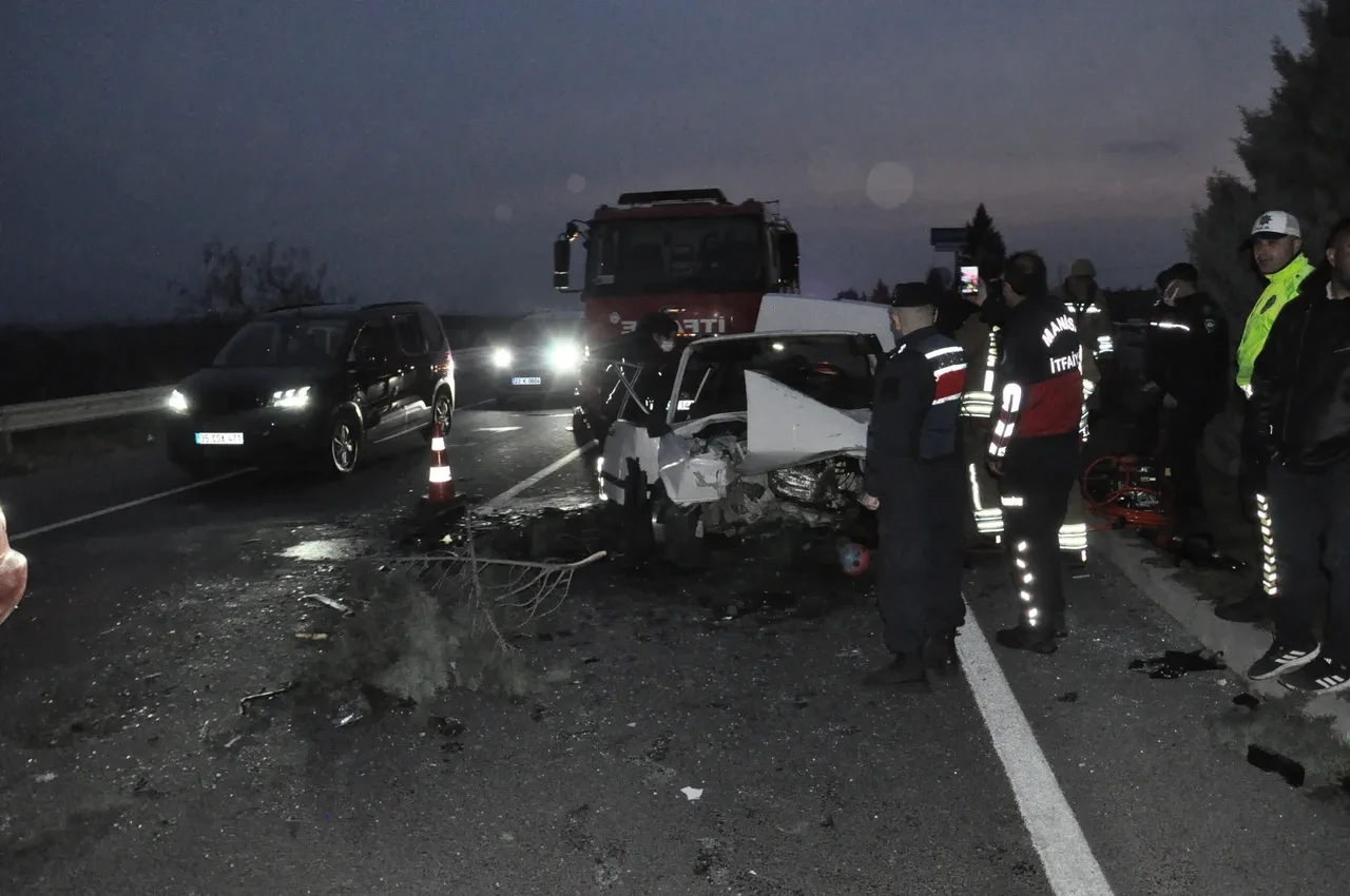 Manisa'da feci trafik kazası! Ölüler ve yaralılar var