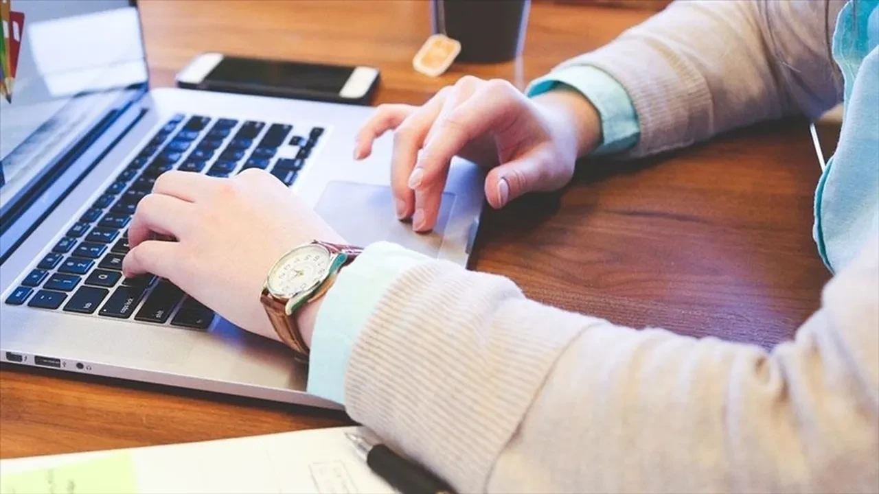 Mesai yarın saat kaçta bitecek? 19 Mart özel ve kamu kurumları çalışma saatleri