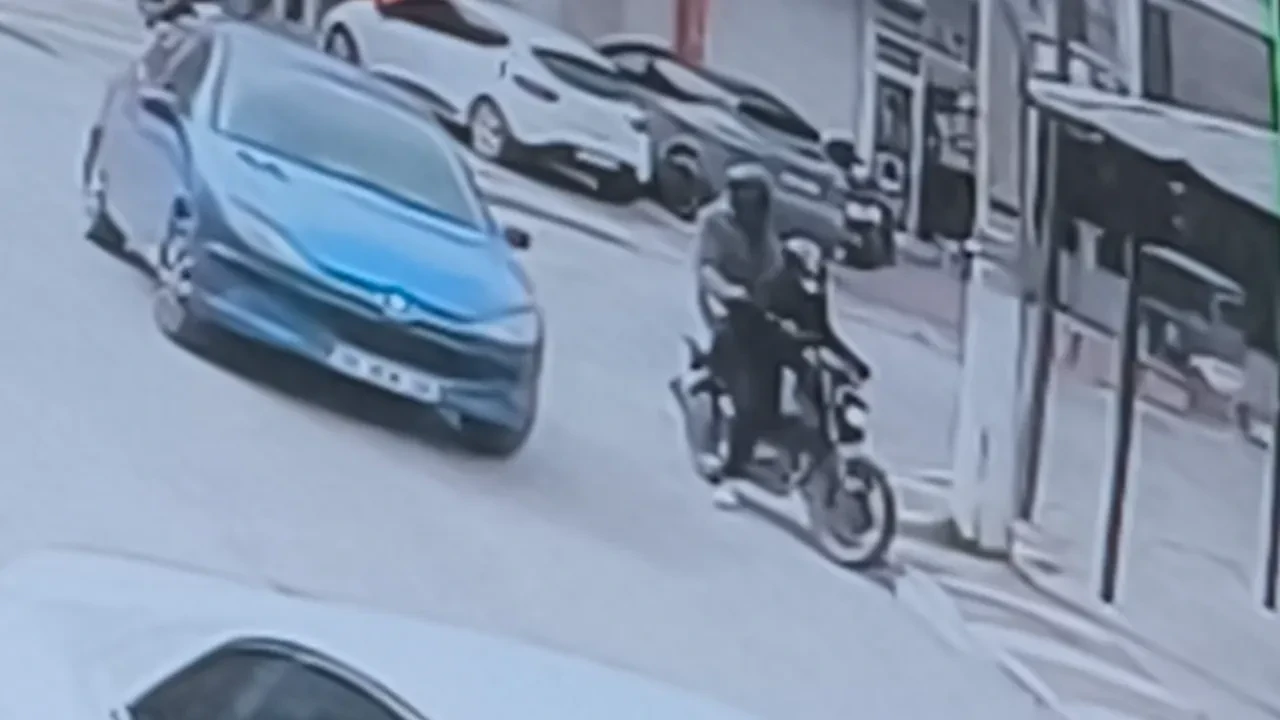 Pompalı tüfekle soygun girişimi! İzmir'de kuyumcuda panik anları