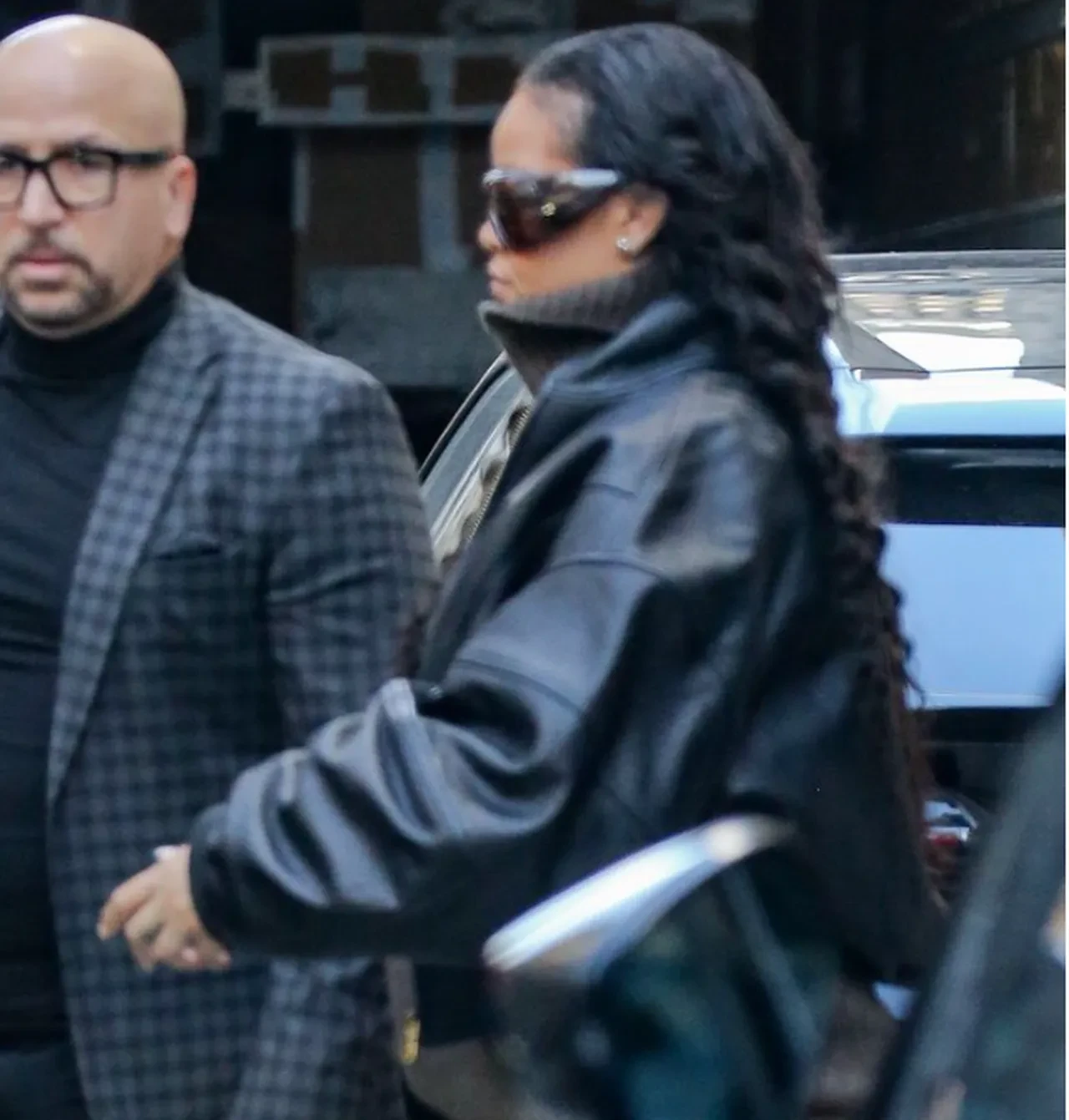 Rihanna artık koruma ordusu olmadan sokağa çıkmıyor  