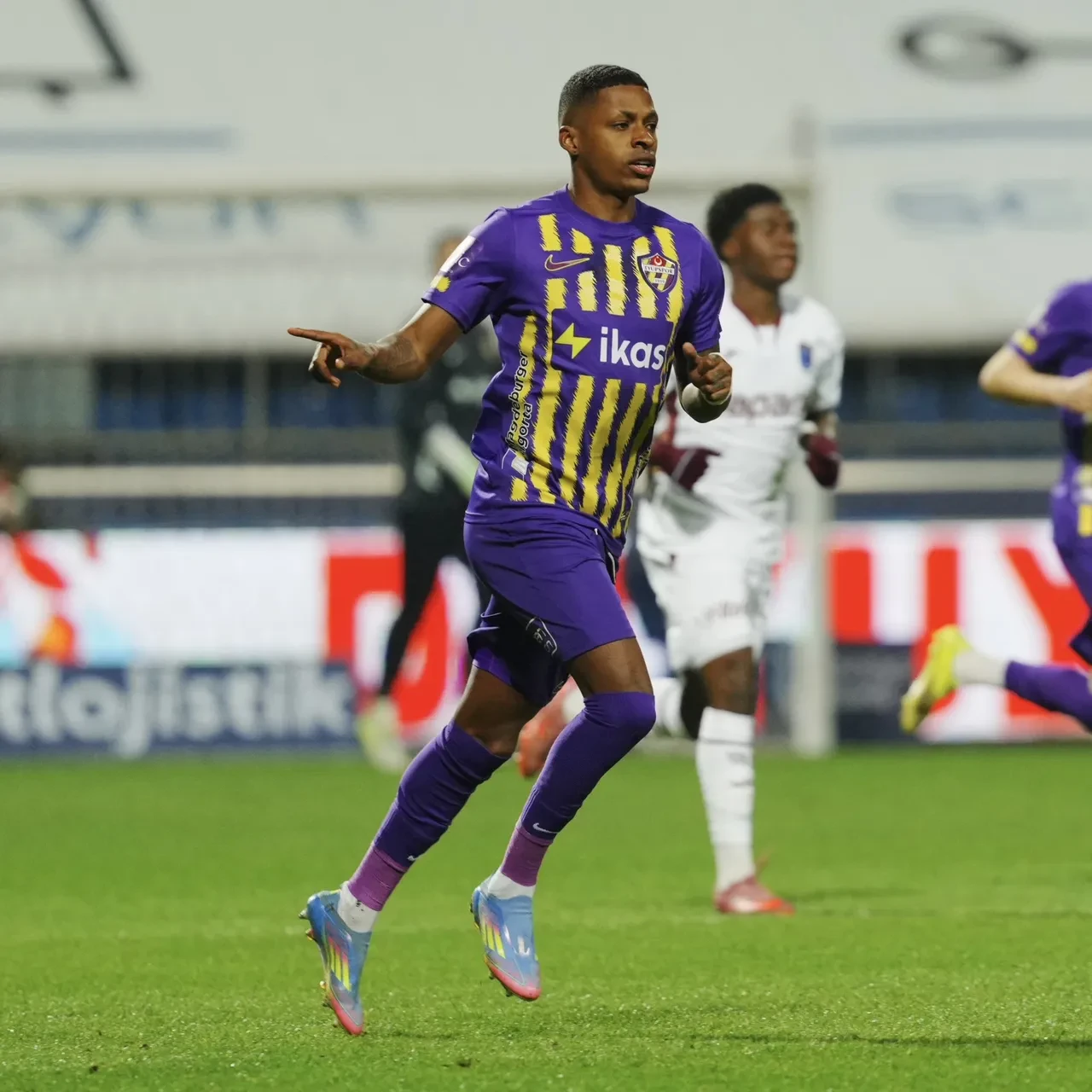 Trabzonspor Eyüpspor deplasmanında da kazandı: Milli ara öncesinde 6 maçlık galibiyet serisi!