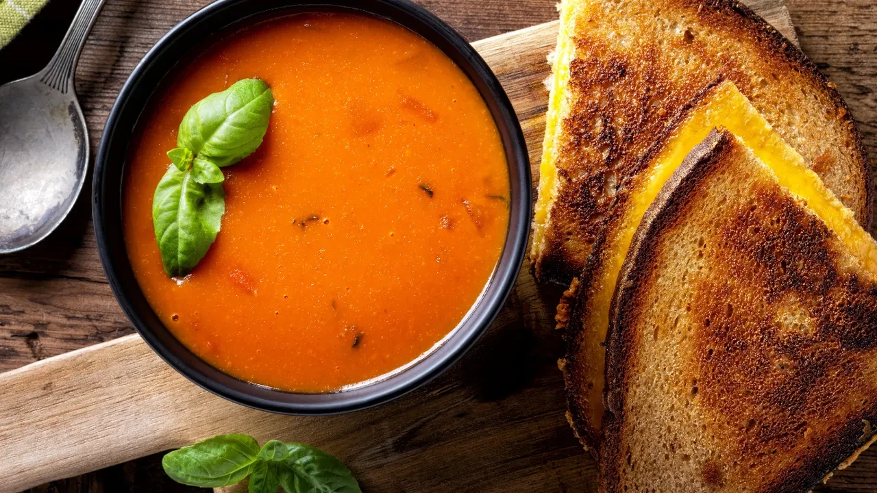 Tuzu fazla kaçan çorbayı tek hamlede kurtarın! İçine bir adet atarsanız...