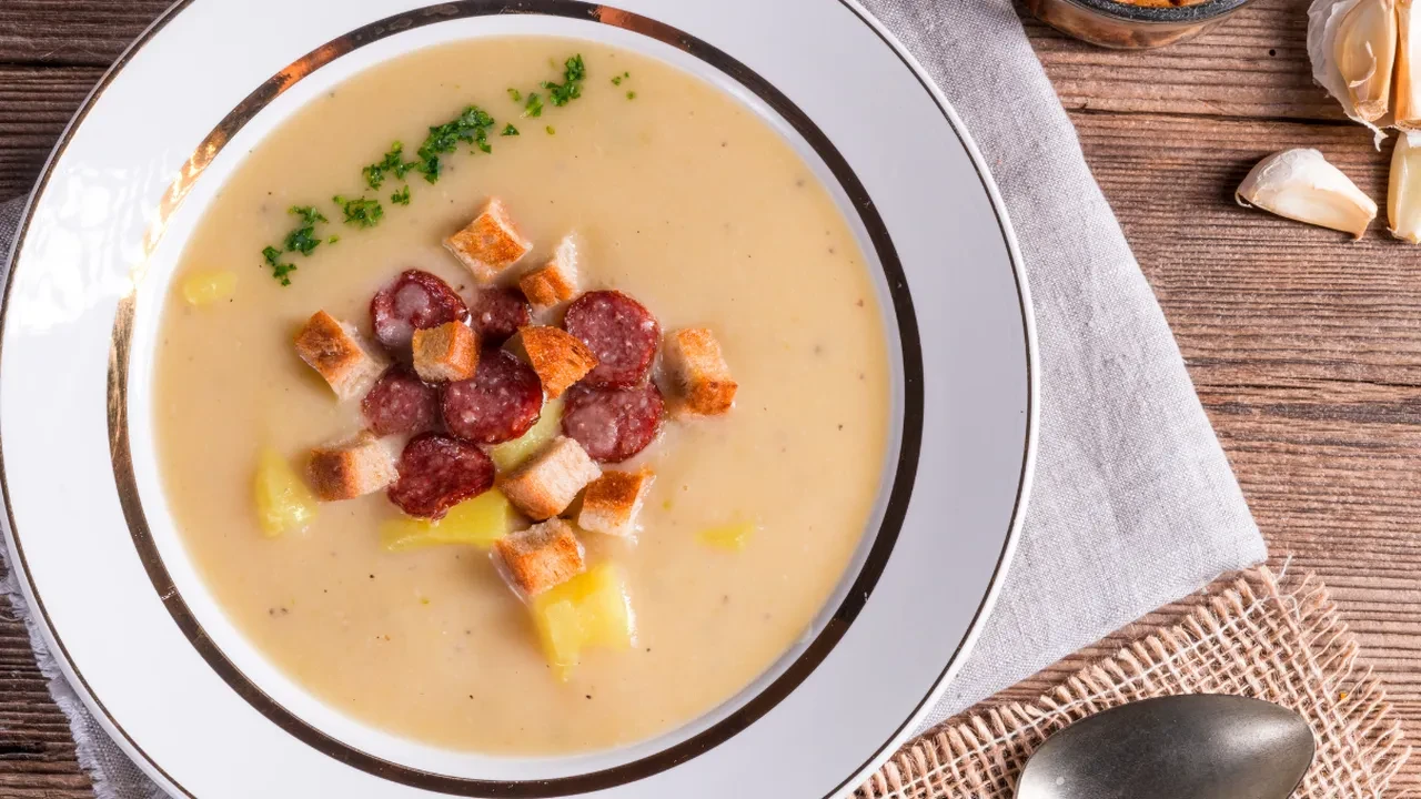 Tuzu fazla kaçan çorbayı tek hamlede kurtarın! İçine bir adet atarsanız...