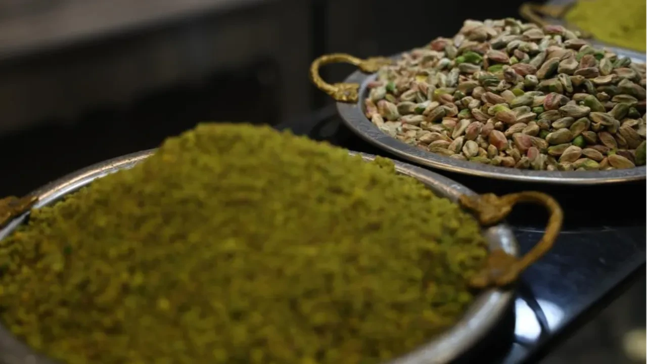 Ucuz tatlının içinde 'mide bulandıran' ayrıntı! Uzman isim gizli hileyi açıkladı